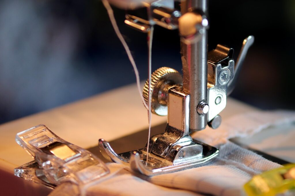 sewing machine, sewing machine needle, sewing needle, presser foot, the presser foot holder, presser foot device, stitch plate, metal, share, thread, thread guide, craft, textile, homework, hobby, sew, nähkunst, sewing class, profession, handwork, technology, sewing machine, sewing machine, sewing machine, sewing machine, sewing machine