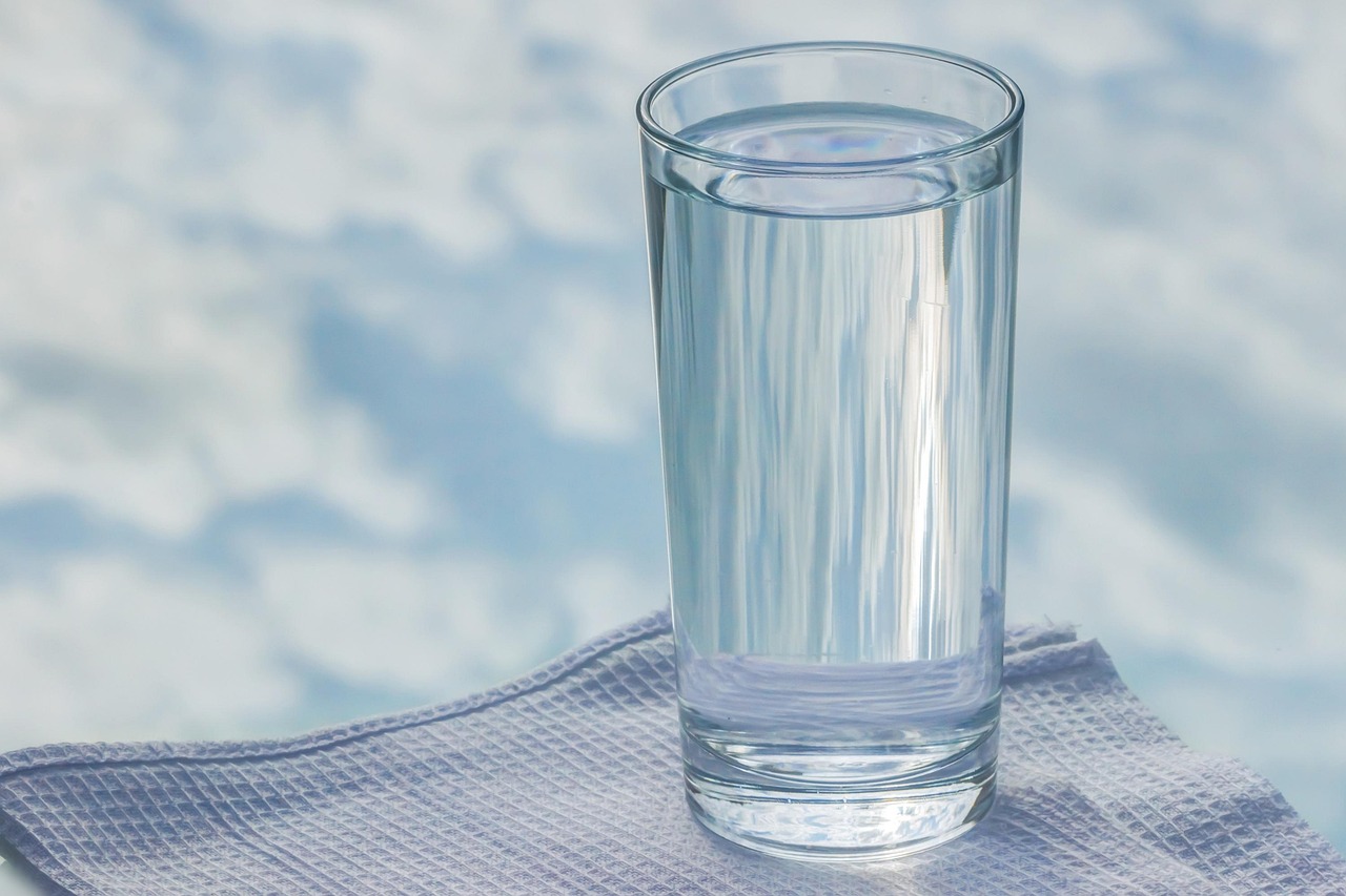 cup, nature, water, napkin, sky reflection, glass tumbler, air, swing